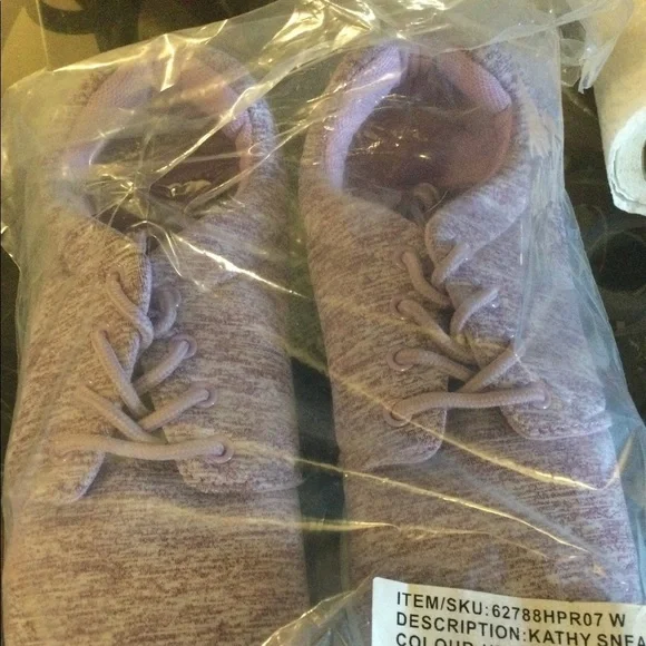 BRAND new Kathy sneaker heather purple size 7w - Picture 2 of 3